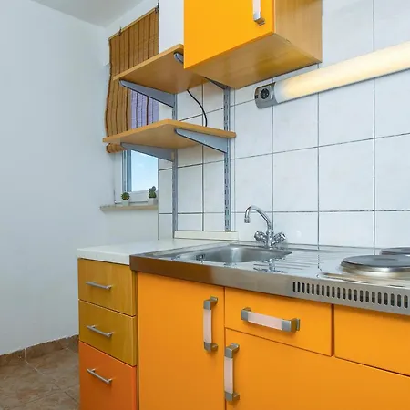 3 Bedroom Stunning In Appartement Duće
