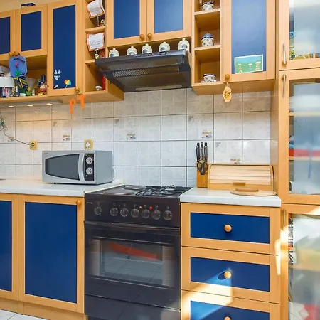 3 Bedroom Stunning In Appartement Duće